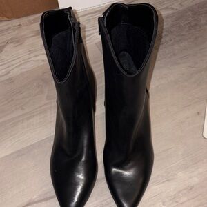 #148 On 34th Black Ankle Boots w/ low heel. W 8.5M NWT  see pics